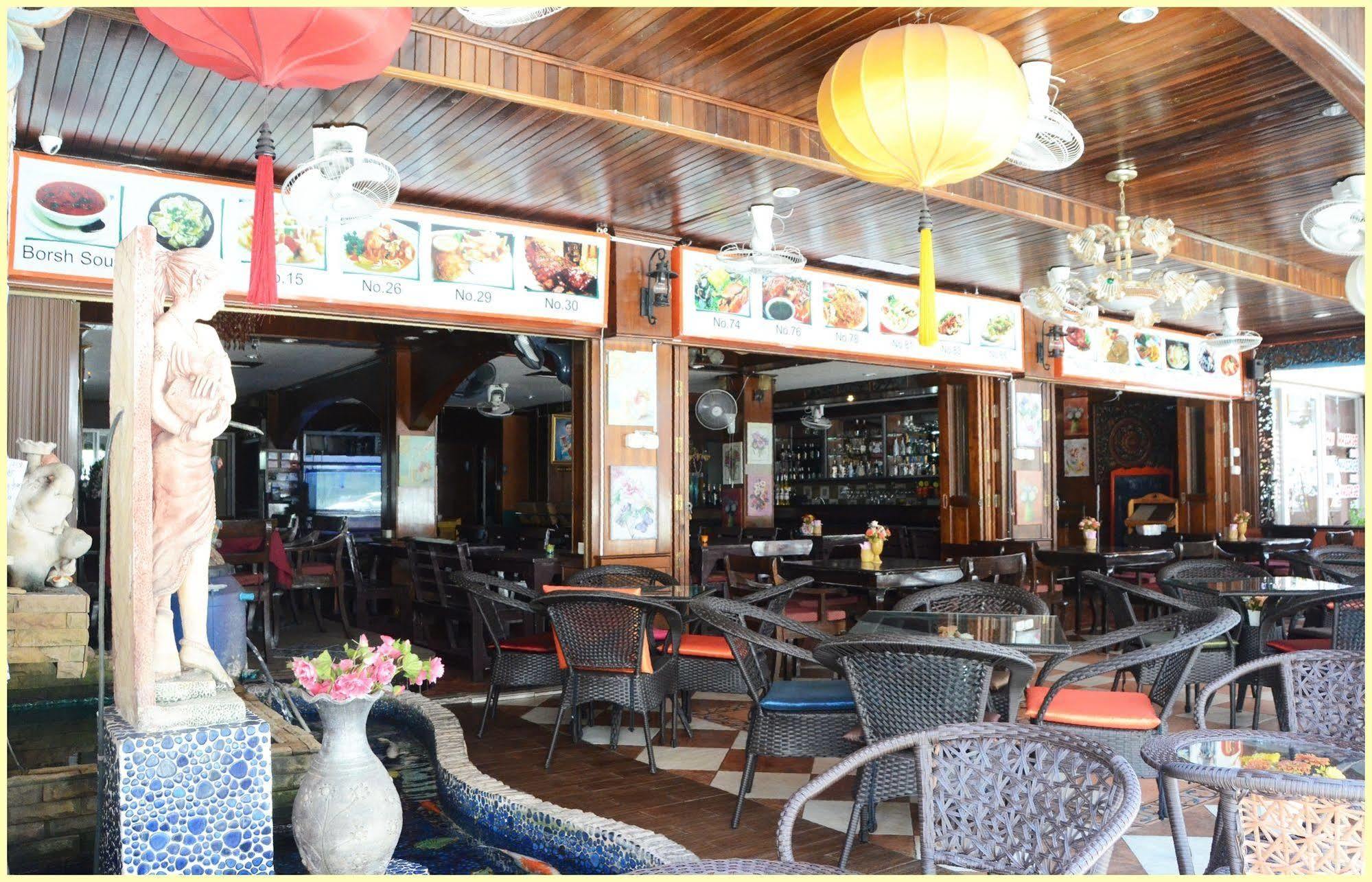 Gold Coast Inn Pattaya Exterior photo